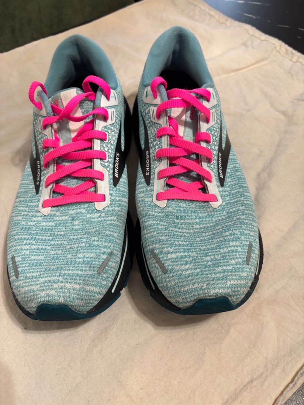 Brooks Women's Teal Running Shoes with Bright Pink Laces